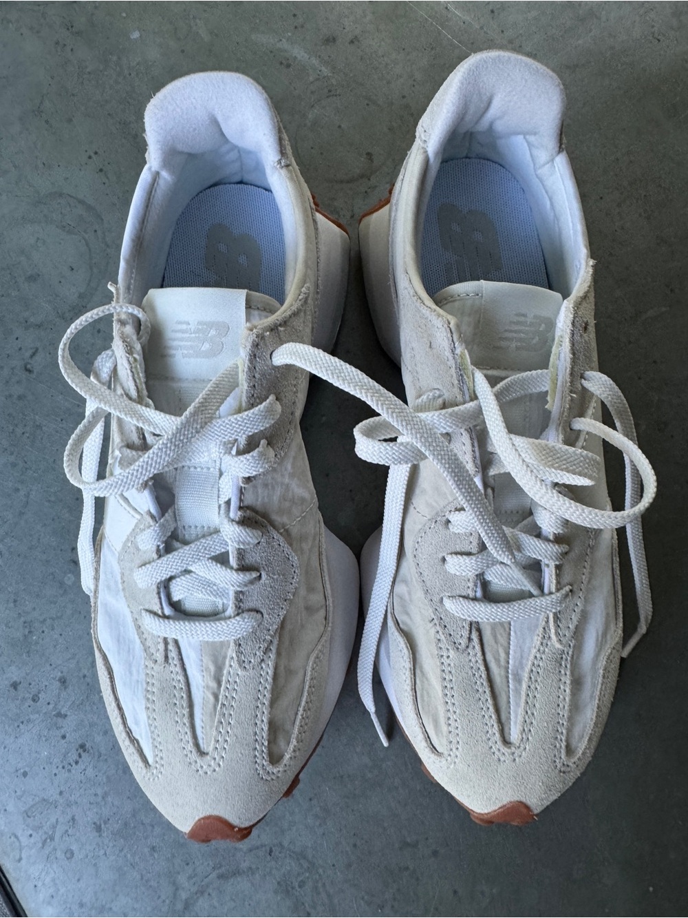 New Balance 327 Women’s Brand New 8.5
Cream/white - Picture 5 of 7